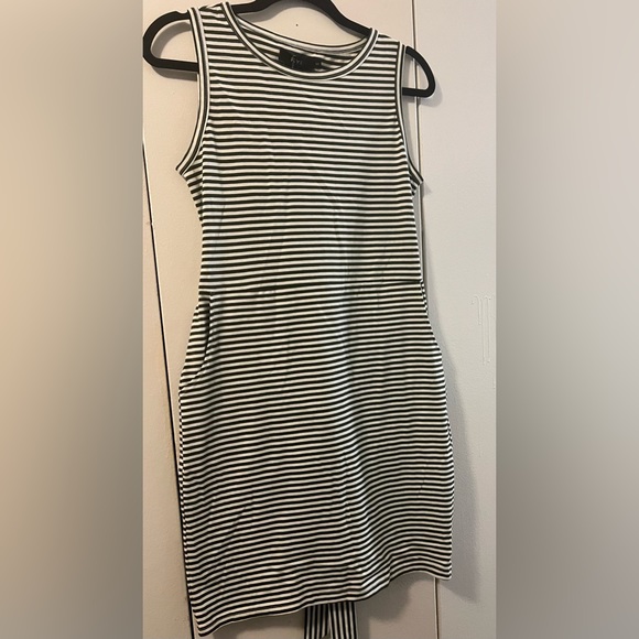 🆕 KYL BLACK & WHITE STRIPED DRESS (S) - Picture 1 of 6